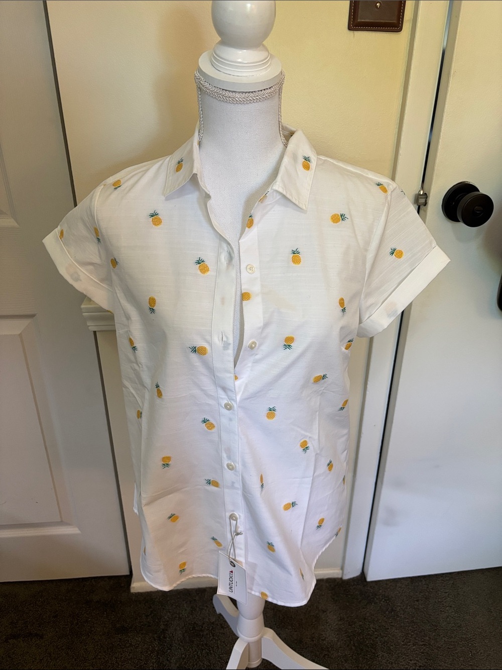 UNTUCKit White Short-Sleeve Button-Down Shirt with Yellow Pineapple Print